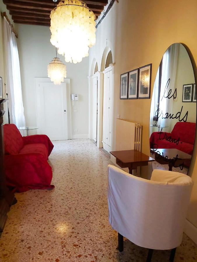 Gorgeous Venetian With Canal View Appartement