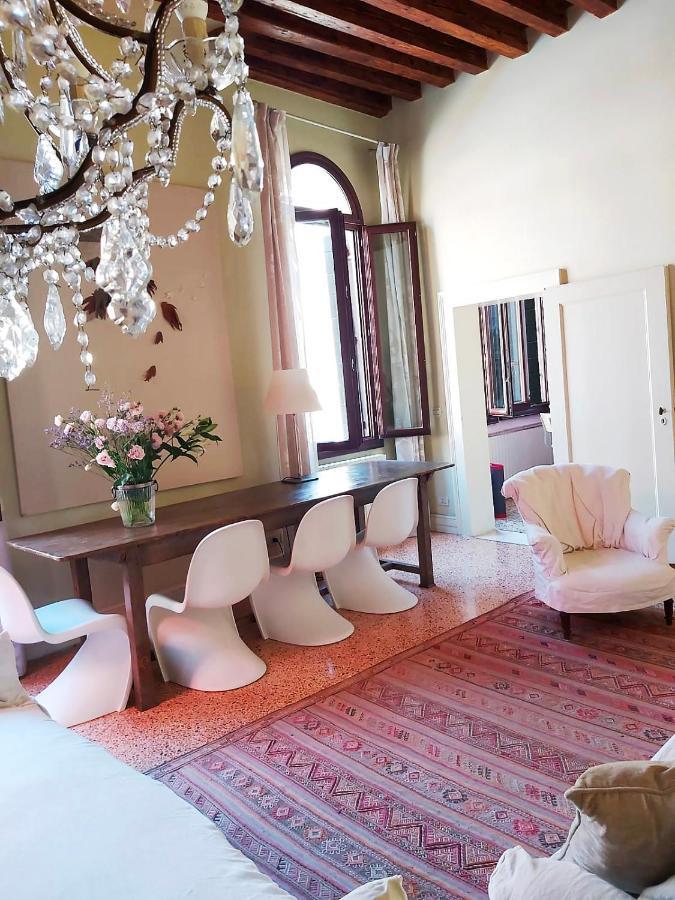 Appartement Gorgeous Venetian With Canal View Venetië