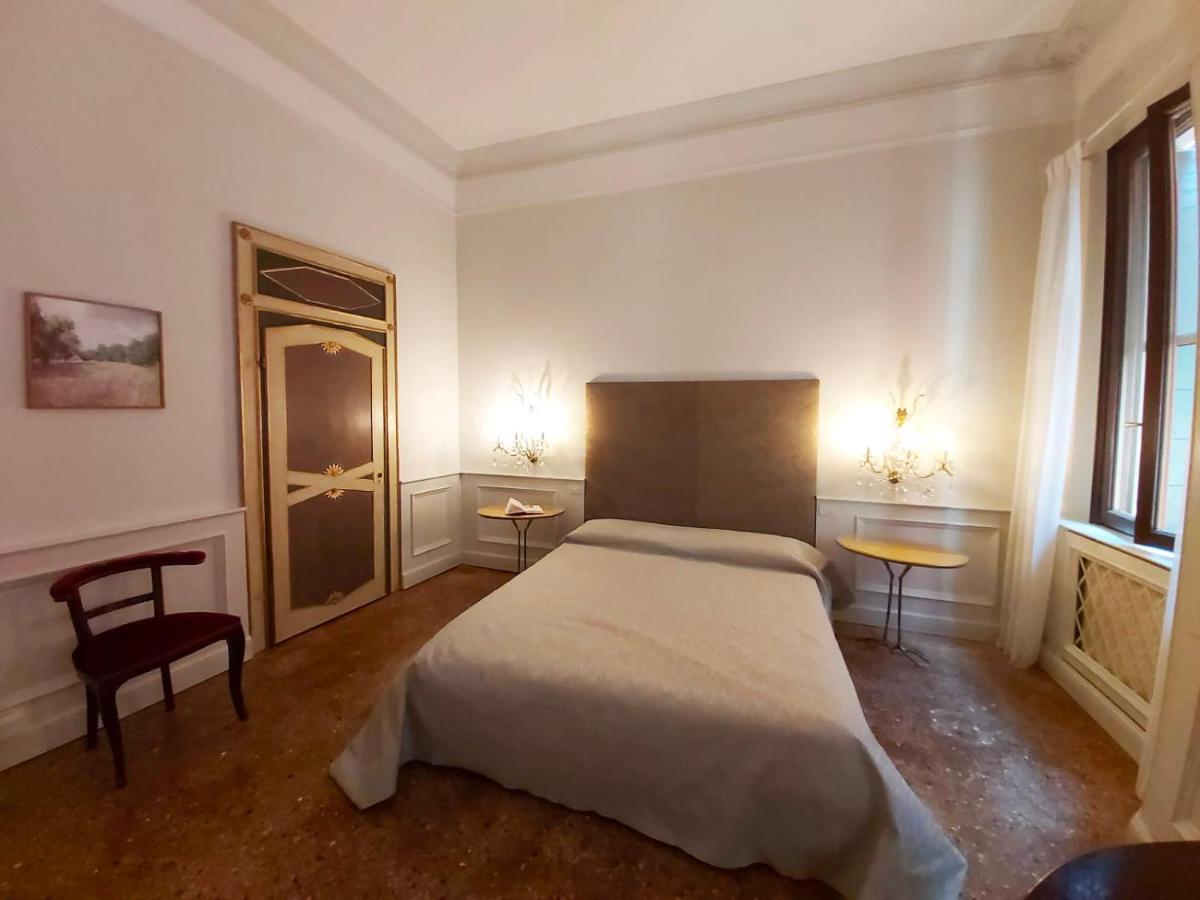 Gorgeous Venetian With Canal View Appartement