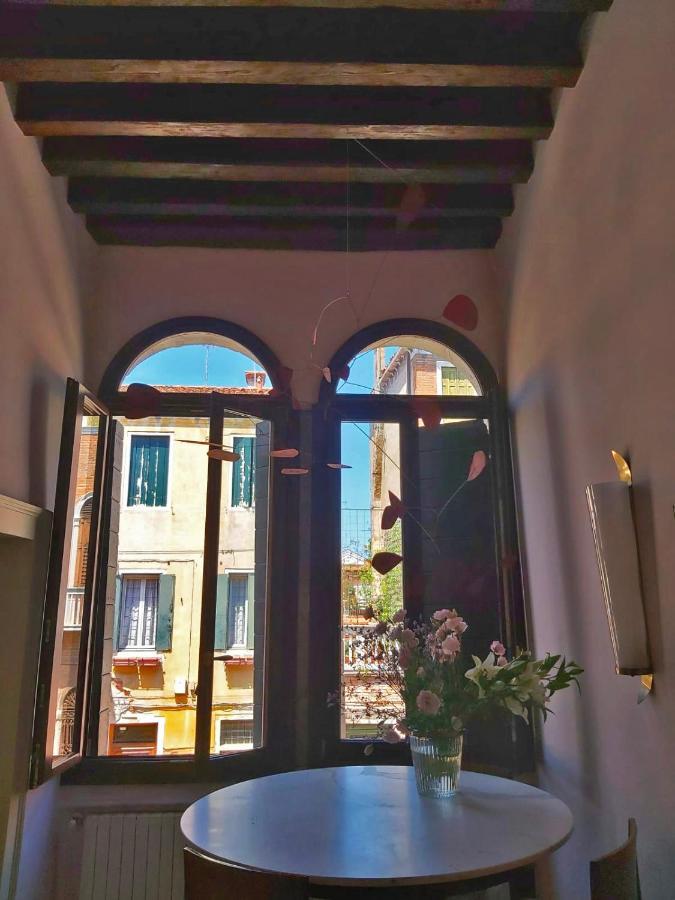 Gorgeous Venetian With Canal View Venetië