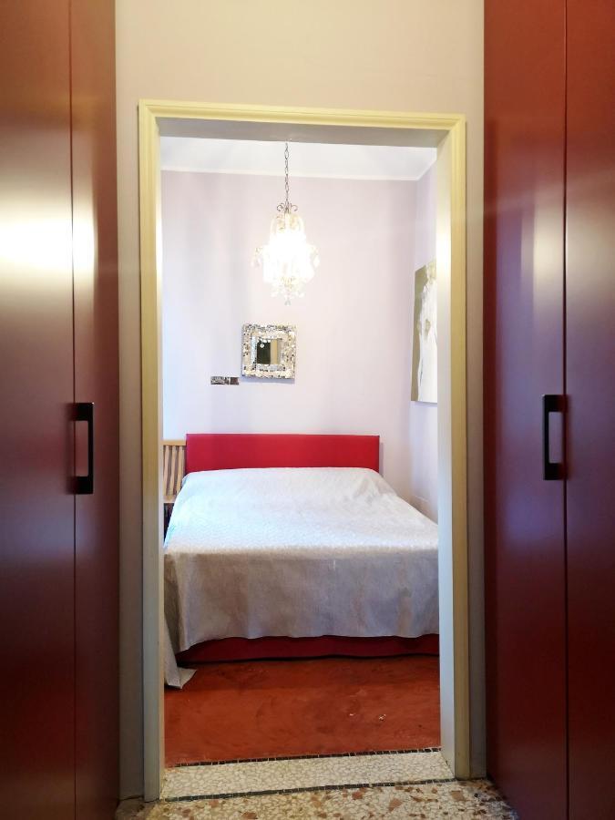 Gorgeous Venetian With Canal View Appartement Venetië